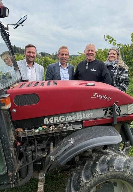 Foto: (v. l.) MdL Josef Heisl, MdB Hans Koller und Eva und Hubert Weizenberger 