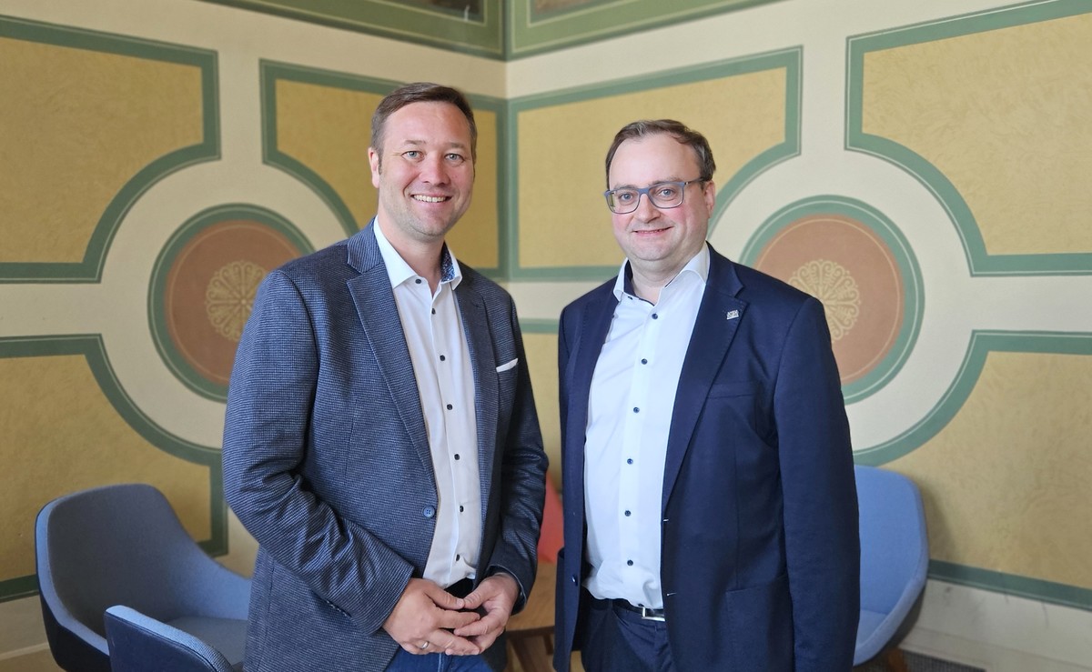 Foto (Abgeordnetenbro Passau): (v. l.) MdL Josef Heisl und MdL Stefan Meyer.